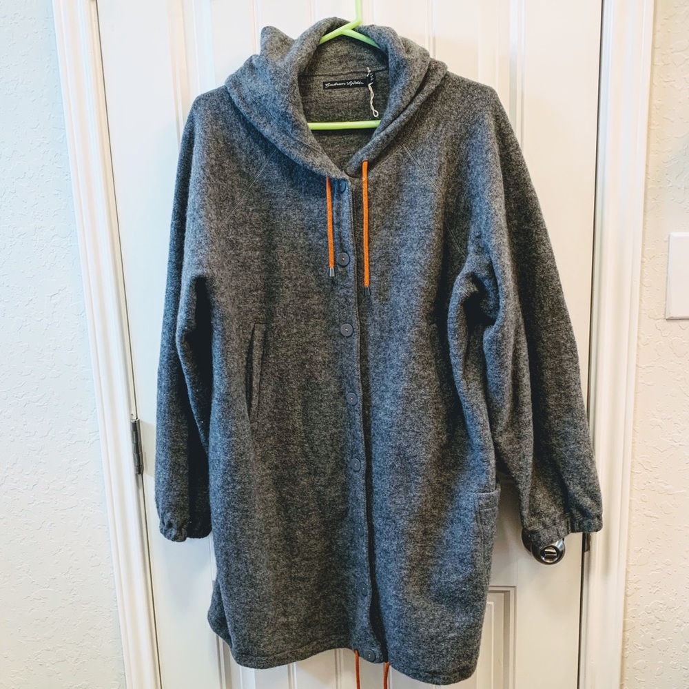 Wonderfully warm 100% wool hooded jacket